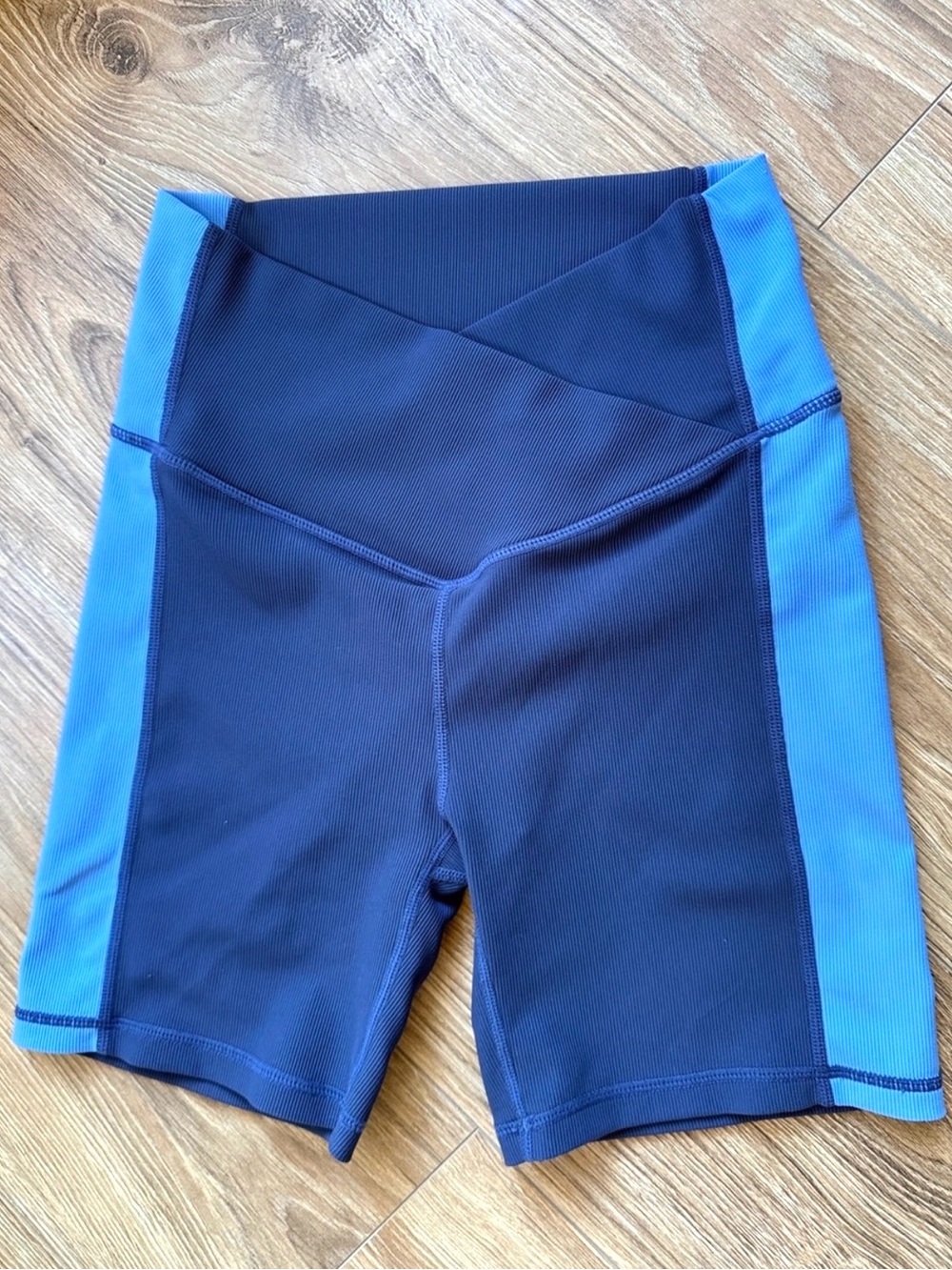 Wilo Ribbed Crossover High-Waist Bike Shorts